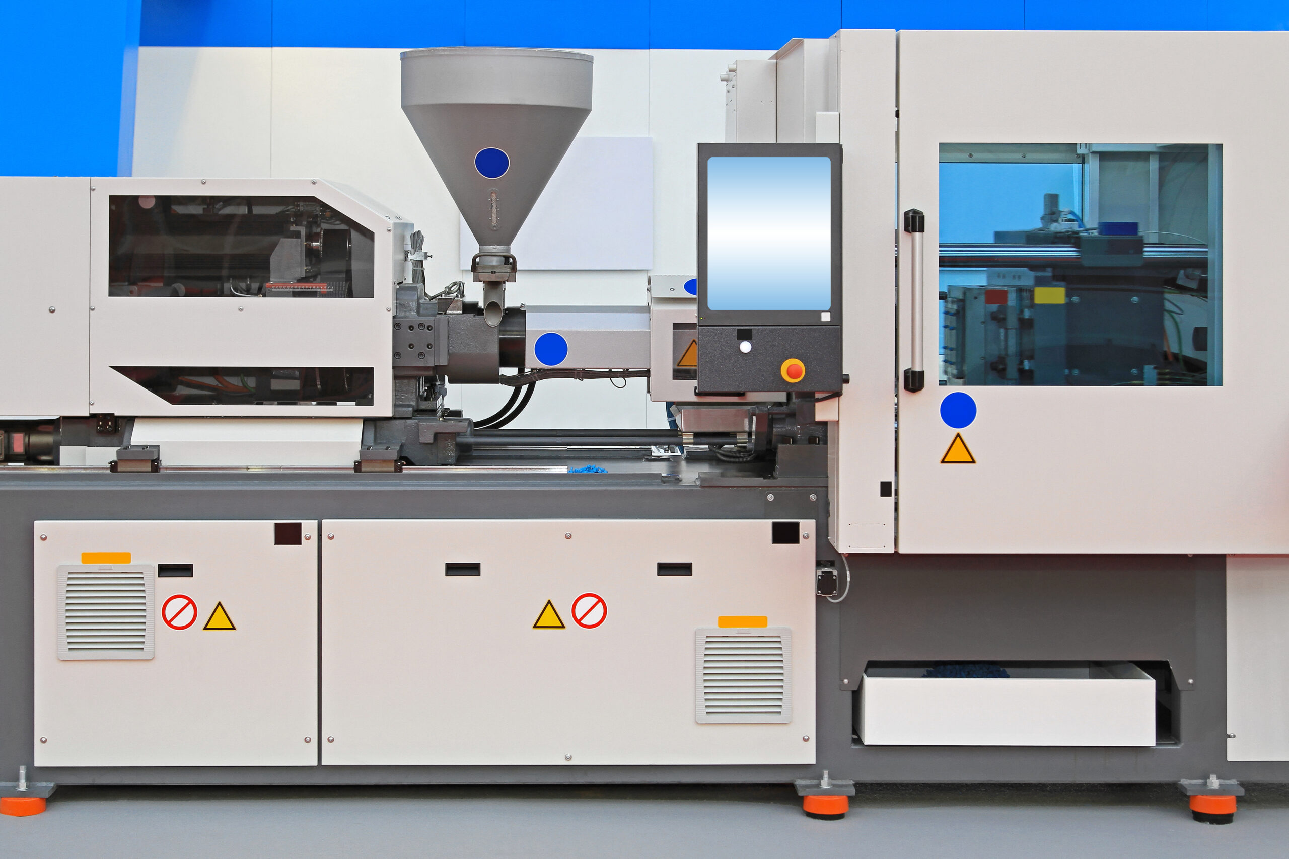 Injection molding machine for thermo plastic polymers